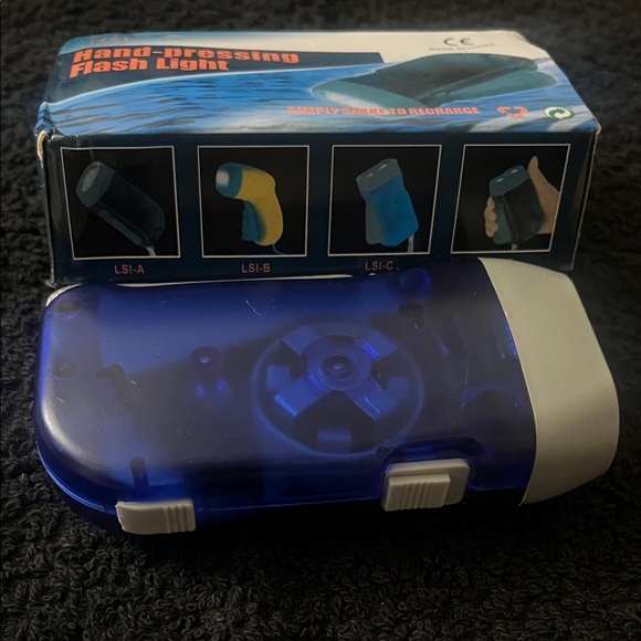 Blue Hand-Pressing Flashlight - Picture 2 of 2